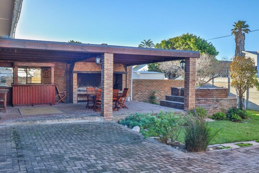 3 Bedroom Property for Sale in Franskraal Western Cape